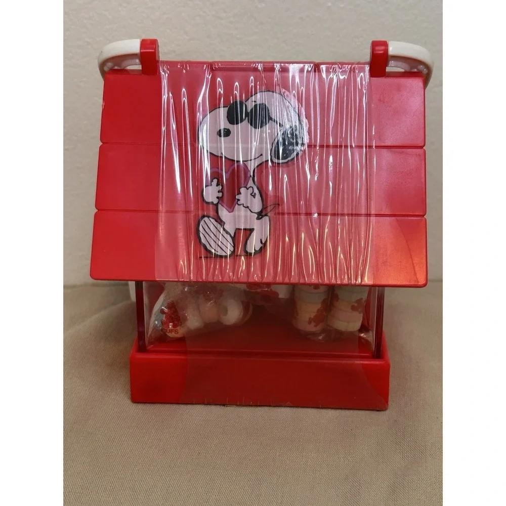 Rare Snoopy Tart Candy Dog House manufactured by Galerie 2010 Sealed